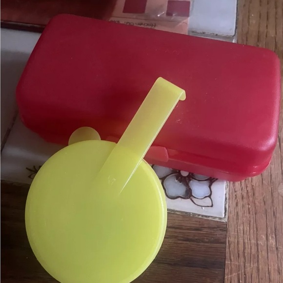 Two Tupperware Sandwich Keeper. And Onion 🧅 Keepers. Plus Lunch bag. - Picture 1 of 6